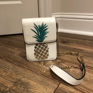 Pineapple purse